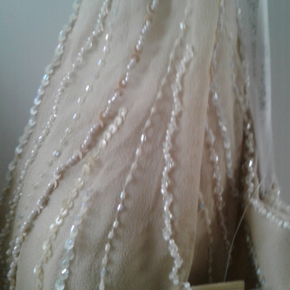Gown - Picture 4 of 4